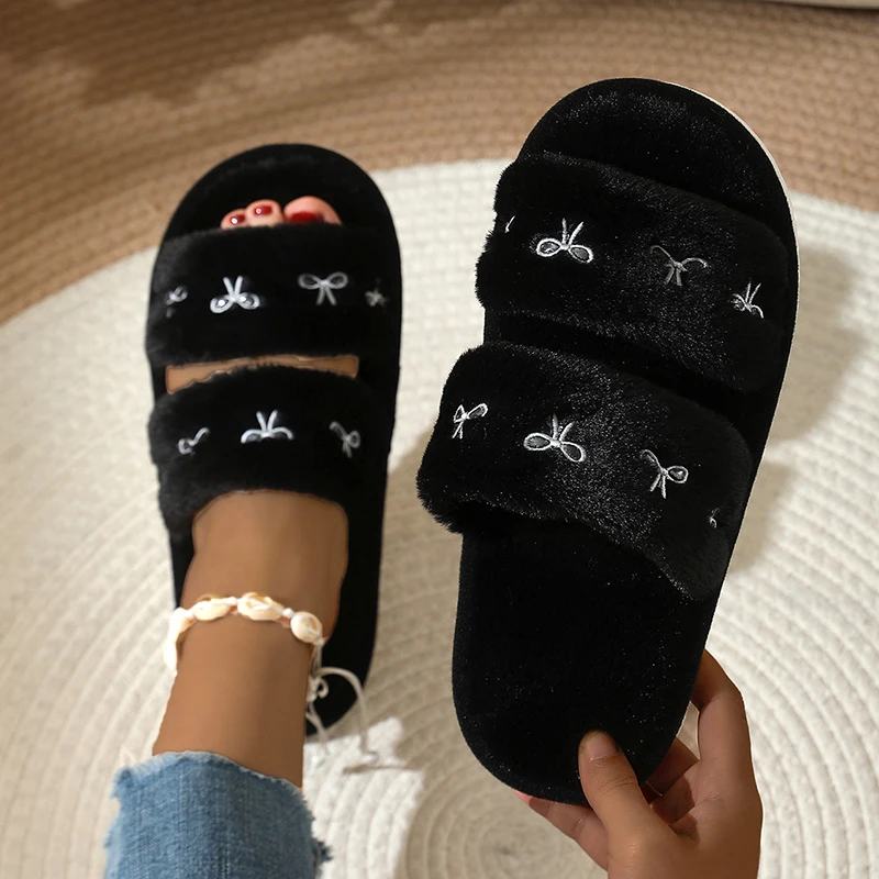 Embroidery Yes - Modne, puszyste kapcie z haftem w