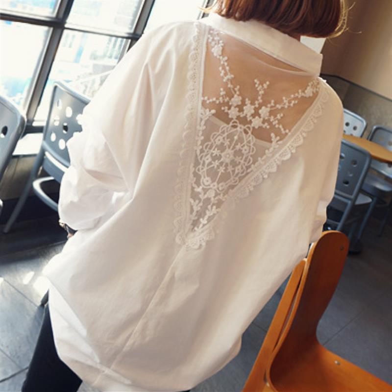 Embroidery On Shirt - Moda dekolt w serek haftowana, z